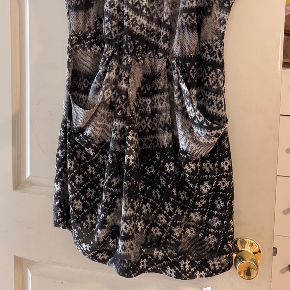 Collective Concepts Adorable Summer Dress in Black and White - it has POCKETS!! - Picture 2 of 3
